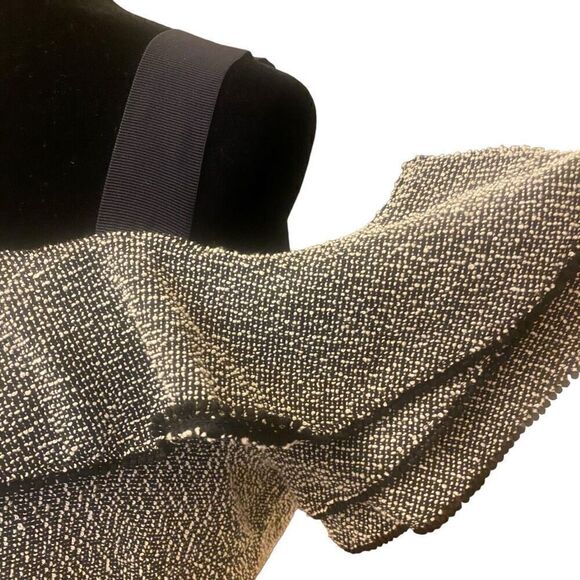 Banana Republic Textured Ruffle Sleeve Top – Size Large - Picture 6 of 11